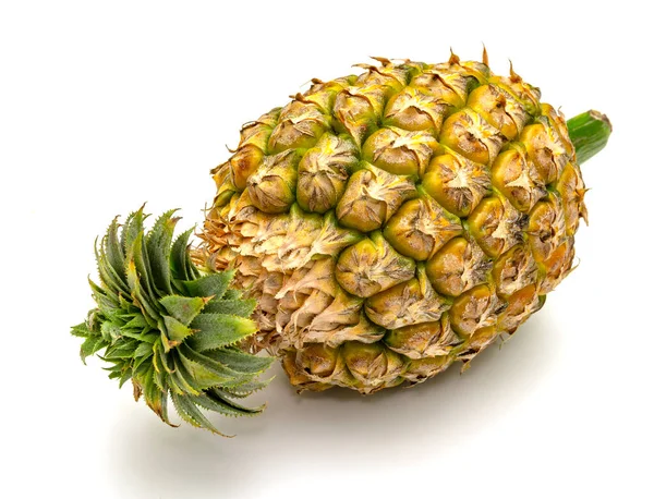 在白色背景上分离的菠萝 — 图库照片