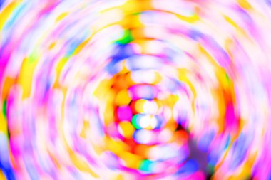 Noel ışıkları ve yeni yılın renkli pembe turuncu arka planı