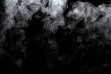 Siyah arkaplanda izole edilmiş soyut toz veya duman etkisi