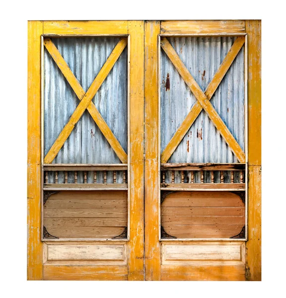 亜鉛計画と古代の木製のドアは白い背景に隔離されクリッピングパス — ストック写真