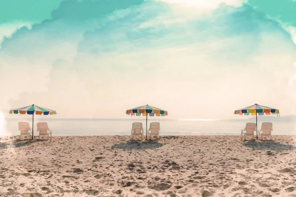 Λευκή Καρέκλα Παραλία Και Ομπρέλα Τροπική Παραλία Φόντο Γαλάζιο Του — Φωτογραφία Αρχείου