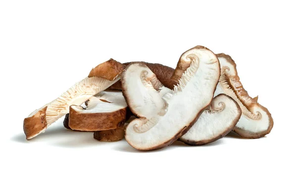 Cogumelos Shiitake Fatiados Isolados Sobre Fundo Branco — Fotografia de Stock