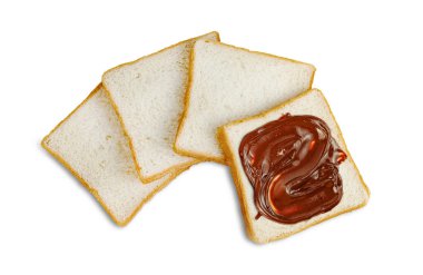 Beyaz arka planda izole edilmiş çikolata kaplı dilimlenmiş ekmek