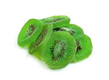 Kurutulmuş kivi meyvesi beyaz arkaplanda izole 