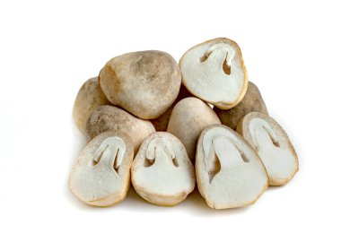 beyaz arkaplanda izole edilmiş saman mantarı