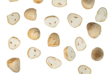 beyaz arkaplanda izole edilmiş saman mantarı