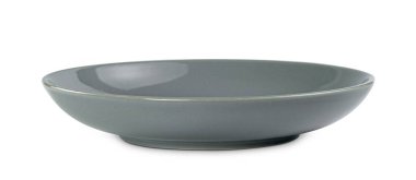 Beyaz arkaplanda izole edilmiş boş gri seramik plaka, kırpma yolunu içerir