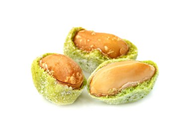 yer fıstığı nori wasabi aromalı beyaz arka planda izole edilmiş