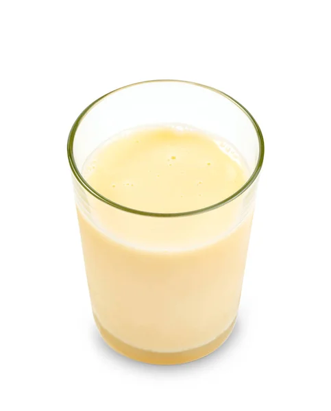 Picie Jogurtu Smaku Mieszanym Owoców Warzyw Szklance Wyizolowanej Białym Tle — Zdjęcie stockowe
