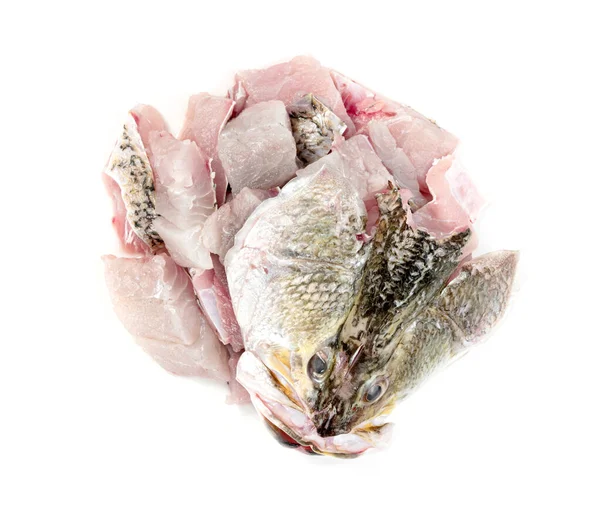 Barramundi Eller Havsabborre Fisk Skivad Med Huvudet Isolerat Vit Bakgrund — Stockfoto