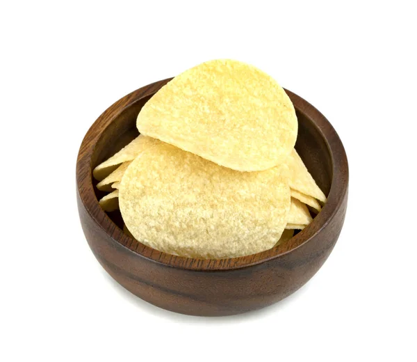 Aardappel Chips Houten Kom Geïsoleerd Witte Achtergrond — Stockfoto