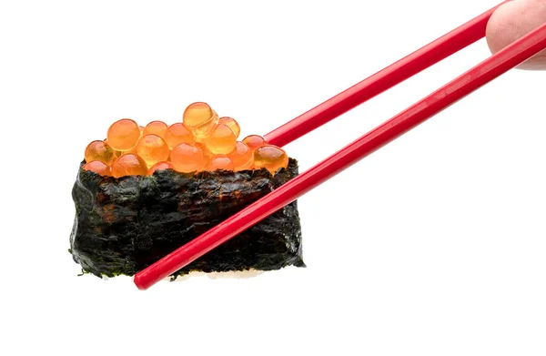 Τυλιγμένο Σούσι Από Αυγά Σολομού Nigiri Κόκκινα Chopsticks Απομονωμένα Λευκό — Φωτογραφία Αρχείου