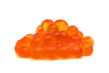 Beyaz zemin üzerinde soyutlanmış somon yumurtası veya kırmızı havyar