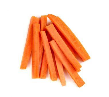 Doğranmış havuç beyaz arkaplanda izole edilmiş.