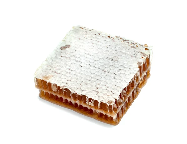 新鲜蜂窝片和蜂蜜 白色背景分离 — 图库照片