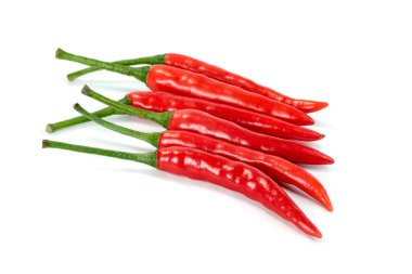 Kırmızı biber beyaz arkaplanda izole edildi