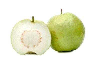 Yeşil Guava meyve dilimi beyaz arkaplanda izole