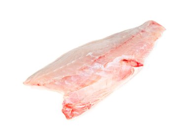 Beyaz arka planda izole edilmiş barramundi ya da deniz kabuğu balığı