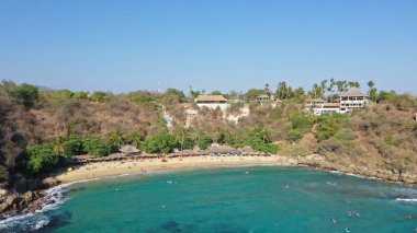 Puerto Escondido 'nun havadan kumsal manzarası