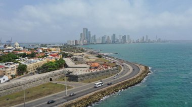 Cartagena kıyı şeridindeki şehir duvarlarının güzel manzarası
