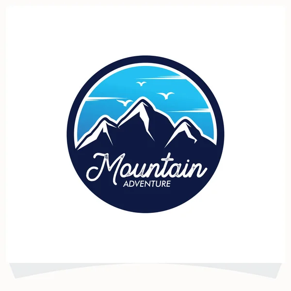 Modèle Conception Logo Aventure Montagne Avec Fond Blanc — Image vectorielle