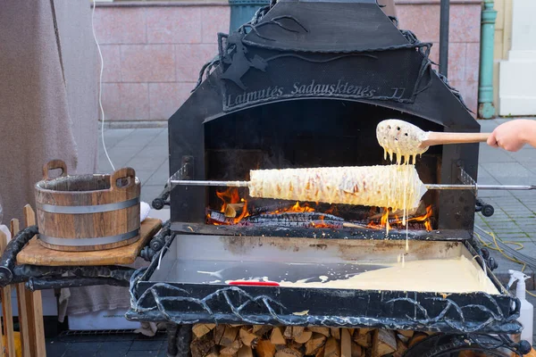 Preparación Cocción Sakotis Cocina Tradicional Lituana Polaca Torta Capas Pastel — Foto de Stock