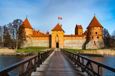Ortaçağ Trakai, Vilnius, Litvanya, Doğu Avrupa şatosu, güzel göller ve doğa arasında yer alır.
