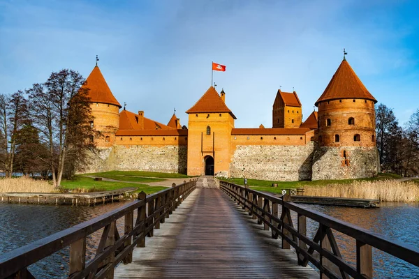 Ortaçağ Trakai, Vilnius, Litvanya, Doğu Avrupa şatosu, güzel göller ve doğa arasında yer alır.