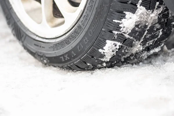Close Winter Tire Car Road Covered Snow Ice Driving Extreme — Stock Photo, Image