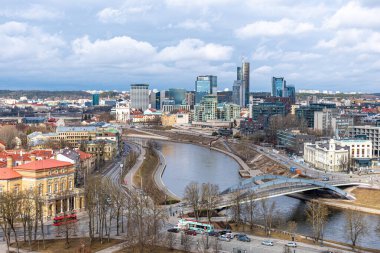 Vilnius, Litvanya 'nın başkenti, modern işletme finans bölgesi mimari binalarının güzel manzaralı manzarası, Global City of the Future, Neris ile birlikte 