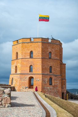 Gediminas Kulesi ya da Kalesi, Litvanya 'nın Vilnius kentindeki Yukarı Ortaçağ Kalesi' nin kalan kısmı.