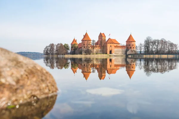 Średniowieczny Zamek Trakai Wilno Litwa Europa Wschodnia Położony Między Pięknymi — Zdjęcie stockowe