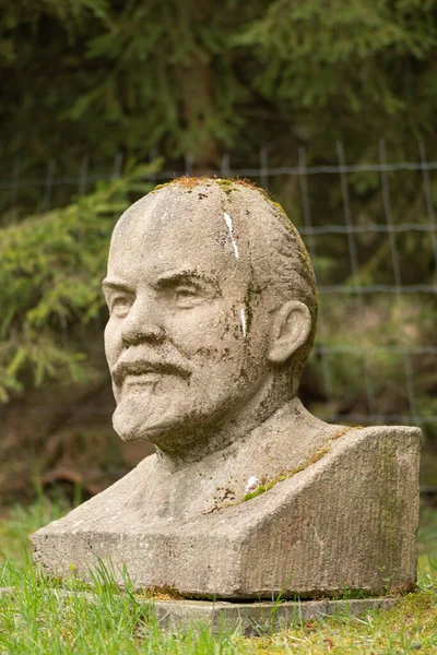 Druskininkai Lituania Mayo 2021 Busto Mármol Lenin Con Caca Pájaro —  Fotos de Stock
