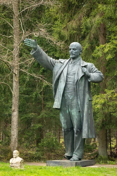 Druskininkai Lithuania May 2021 Lenin Abandoned Bronze Sculpture Russian Revolutionary — Stock Photo, Image