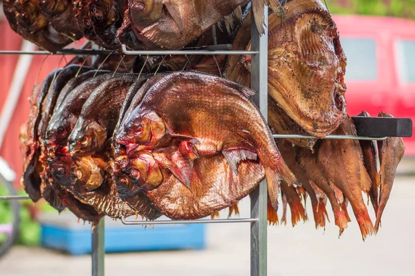 Vários Peixes Temperados Fumados Secos Prontos Para Comer Mercado Peixe — Fotografia de Stock