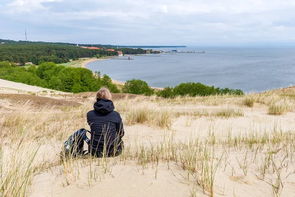 Nida Lituânia Maio 2021 Menina Visitando Dunas Areia Nida Klaipeda — Fotografia de Stock