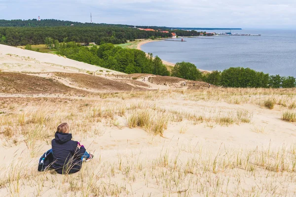 Nida Lituânia Maio 2021 Menina Visitando Dunas Areia Nida Klaipeda — Fotografia de Stock