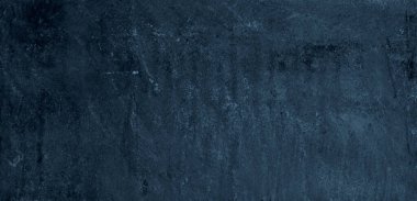 Mavi, elde boyanmış, eski, sıkıntılı, sarı lekeli grunge beton deseni tasarımı. Hasarlı desenli benekli çimento arka planı web afişi olarak.