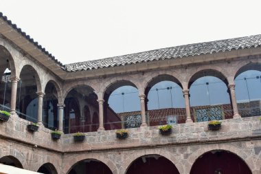 Cusco 'nun tarihi başkenti Peru şehri 13. yüzyıldan 16. yüzyıldaki İspanyol fethine kadar İnka İmparatorluğu' nun tarihi başkentiydi. 1983 yılında, Cusco UNESCO tarafından Dünya Mirası olarak ilan edildi.