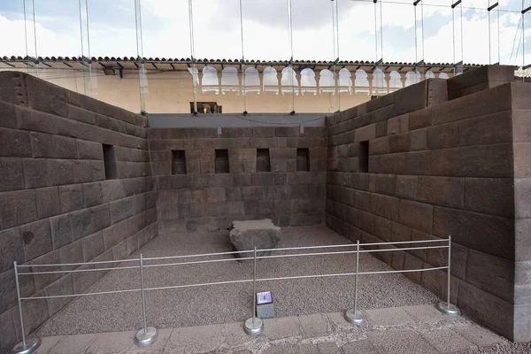 Qorikancha (Altın Bölge) - Güneş Tapınağı - Cusco, yaratıcı tanrı Viracocha, ay tanrıçası Quilla ve güneş tanrısı İnti gibi önemli İnka tanrılarına adanmıştır.. 
