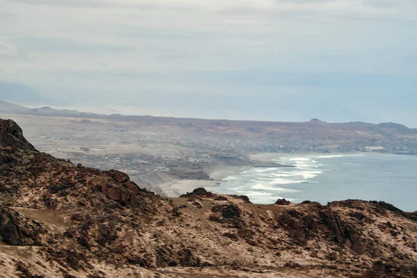 チャラ ペルー地域ペルー太平洋沿岸に沿って広がる地域 海抜0 500メートルの標高があります 地球上の巨大な乾燥した縦方向の砂漠のものに対応し 狭い横方向のオアシスによって中断されます — ストック写真