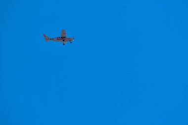 Nazca hatları üzerinde uçak. Nazca, Peru 'da Nazca hatlarından sorumlu bir şehirdir ve ortalama yıllık yağış miktarı 4 mm olan dünyanın en kuru bölgelerinden biridir.