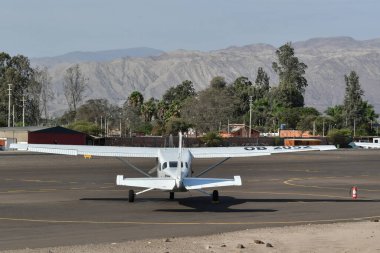 Nazca havalimanı Maria Reiche Neuman Havalimanı, Peru 'nun Ica bölgesinde Nazca' ya hizmet veren küçük bir havaalanıdır. Havaalanı adını, başlıca araştırmacı ve Nazca hatlarının savunucusu Maria Reiche 'den almıştır.