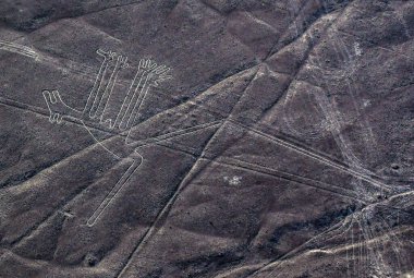 Nazca çizgisinin üzerindeki çarpıcı görüntüler bazen Nasca, Peru 'nun güney kıyısındaki Nazca kültüründen türetilen ve Nazca Çizgileri' nden sorumlu bir kasaba ve vadi sistemidir.