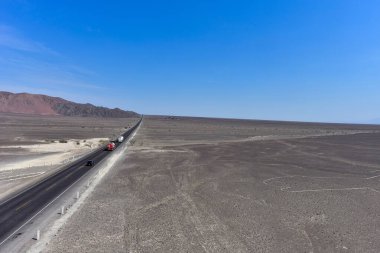Nazca çizgisinin üzerindeki çarpıcı görüntüler bazen Nasca, Peru 'nun güney kıyısındaki Nazca kültüründen türetilen ve Nazca Çizgileri' nden sorumlu bir kasaba ve vadi sistemidir., 