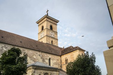 St. Michaels Katolik Katedrali - Alba Iulia, Alba Iulia kalesinin içinde yer almaktadır ve Transilvanya 'nın en değerli Roma ve Gotik mimarisi anıtıdır..