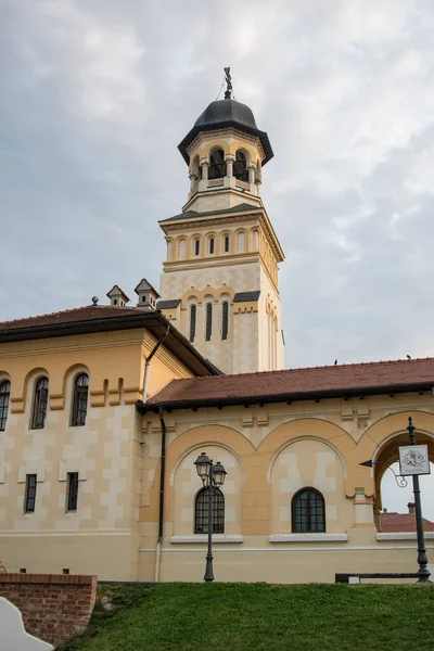 Vista Catedral Coronación Alba Iulia Campanario Dedicado Santísima Trinidad Fue —  Fotos de Stock