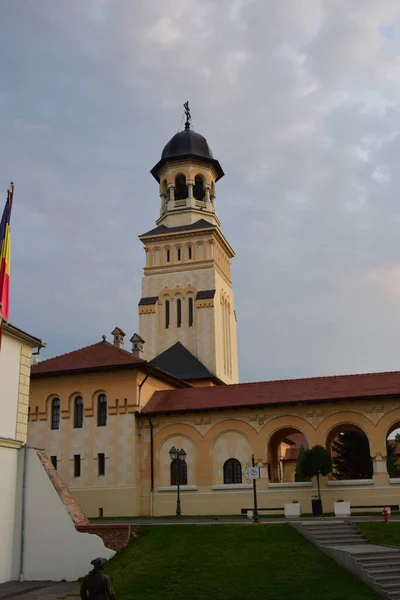 Vista Catedral Coroação Alba Iulia Torre Sineira Dedicada Santíssima Trindade — Fotografia de Stock