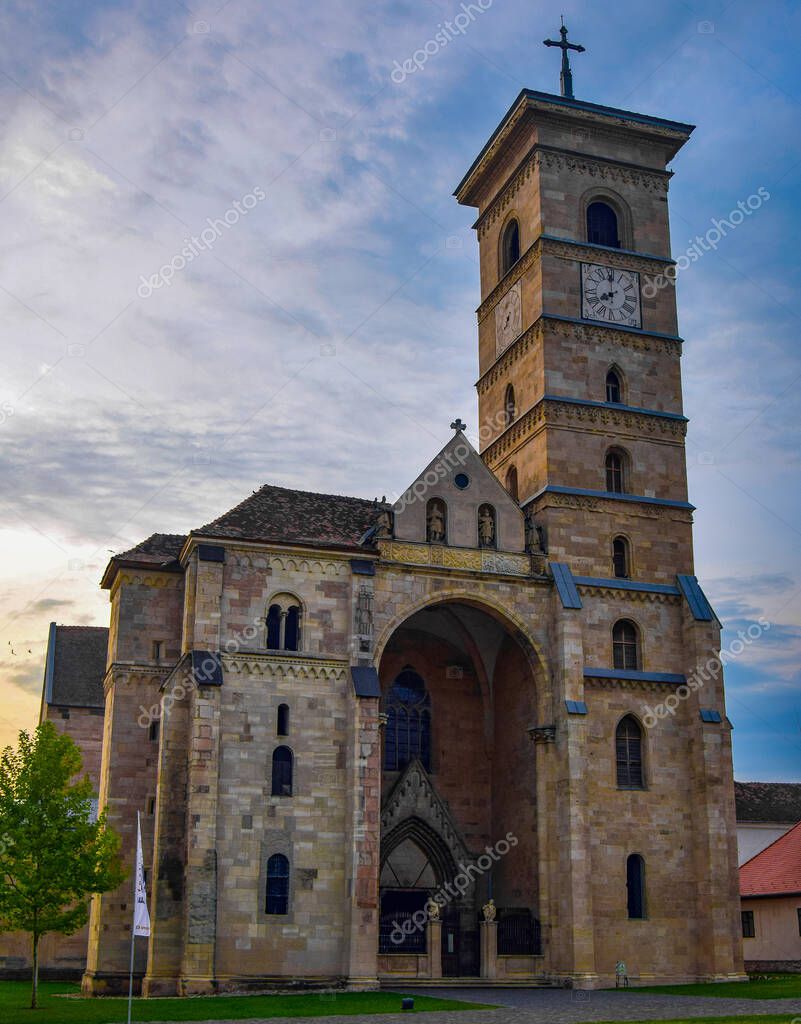 Ver Catedral Católica Romana de San Miguel Alba Iulia se encuentra