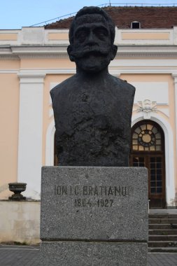 View Alba Carolina Kalesi - heykel - Büyük Romalılar Birliği 'nin kalbi - Alba Iulia, bugün konuşmayan kale, duvarlarının gücü ile, Roma geçmişi hakkında